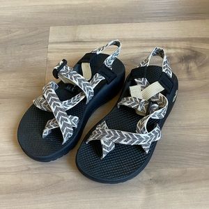 Women’s Size 7 Black Chaco